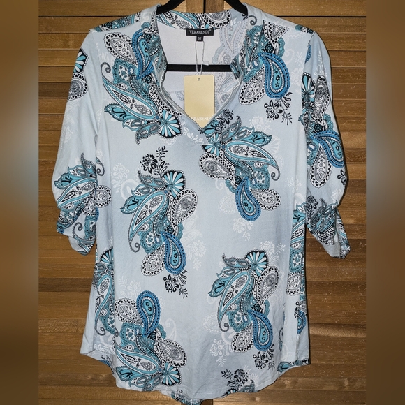 ❤️3/$17 Cute Paisley Top NWT - Picture 2 of 8